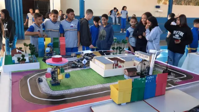 Feira Empreendedores do Futuro reúne projetos de 20 escolas da rede municipal, em Fabriciano