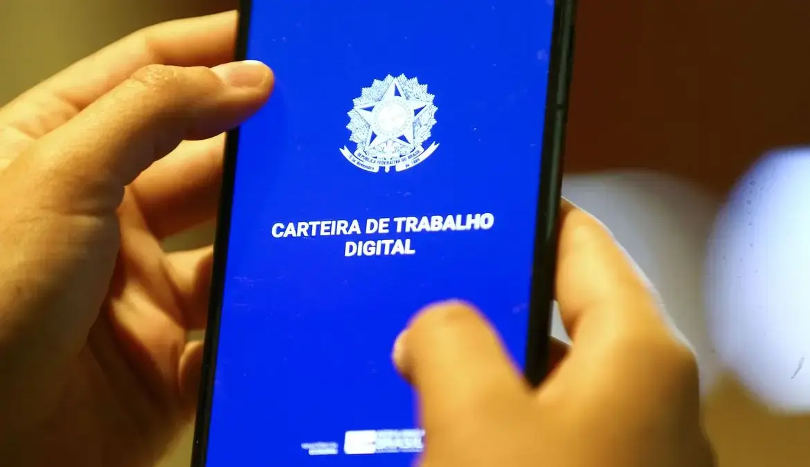 Brasil fecha 2024 com saldo positivo perto de 1,7 milhão de empregos