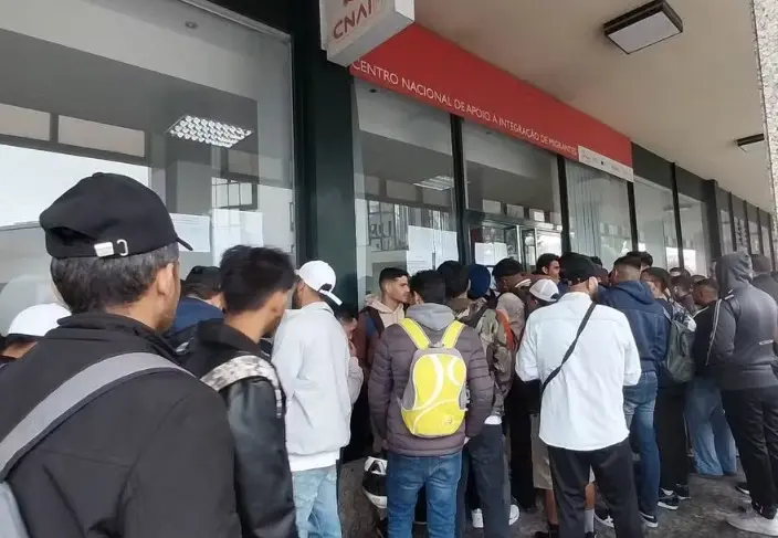 Portugal vai notificar 18 mil imigrantes para deixarem o país