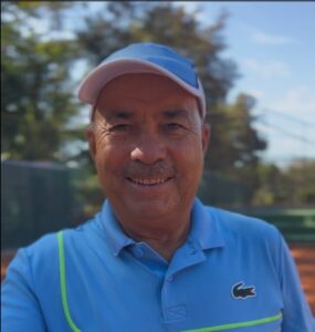 Ex-técnico de Guga, Larri Passos comanda clínica histórica no Clube Morro do Pilar