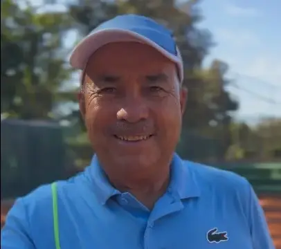 Ex-técnico de Guga, Larri Passos comanda clínica histórica no Clube Morro do Pilar